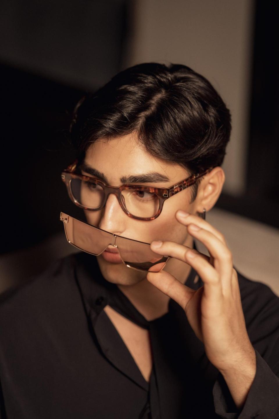 EYEWEAR